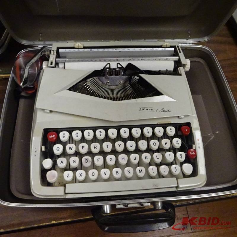 lot 118 image: Typewriter