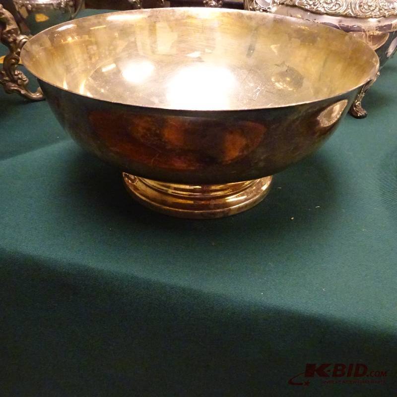 lot 126 image: Bowl