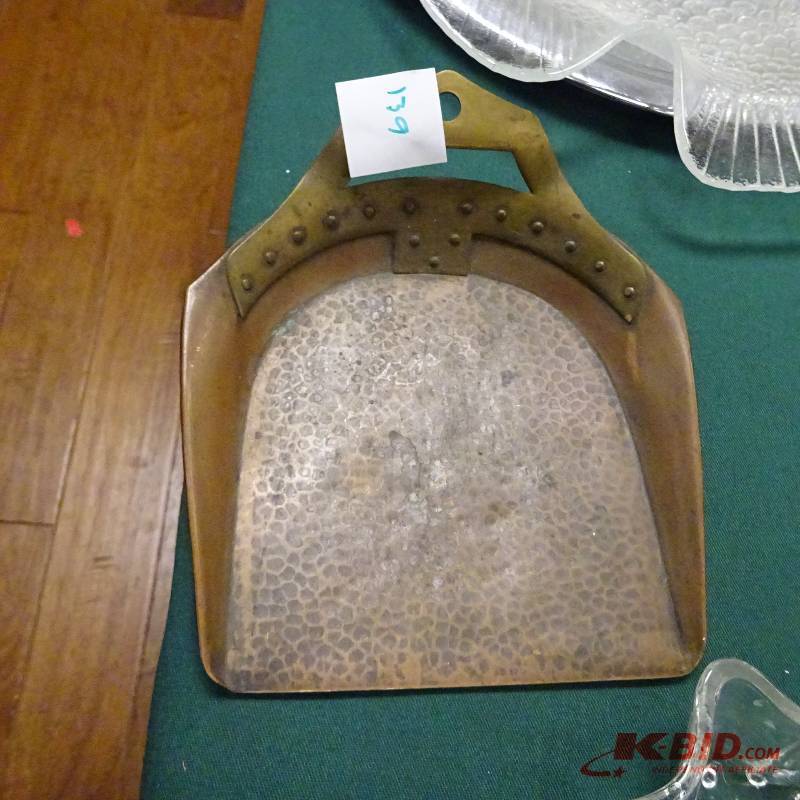 lot 139 image: Bread Crumb Pan