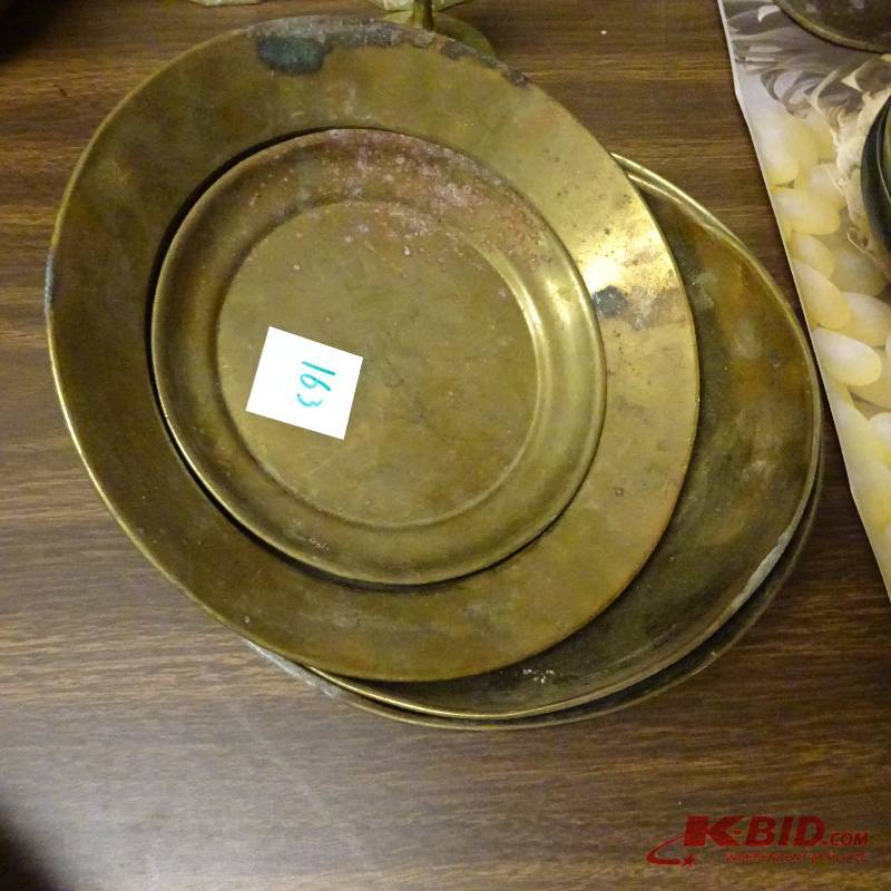 lot 163 image: Bowls