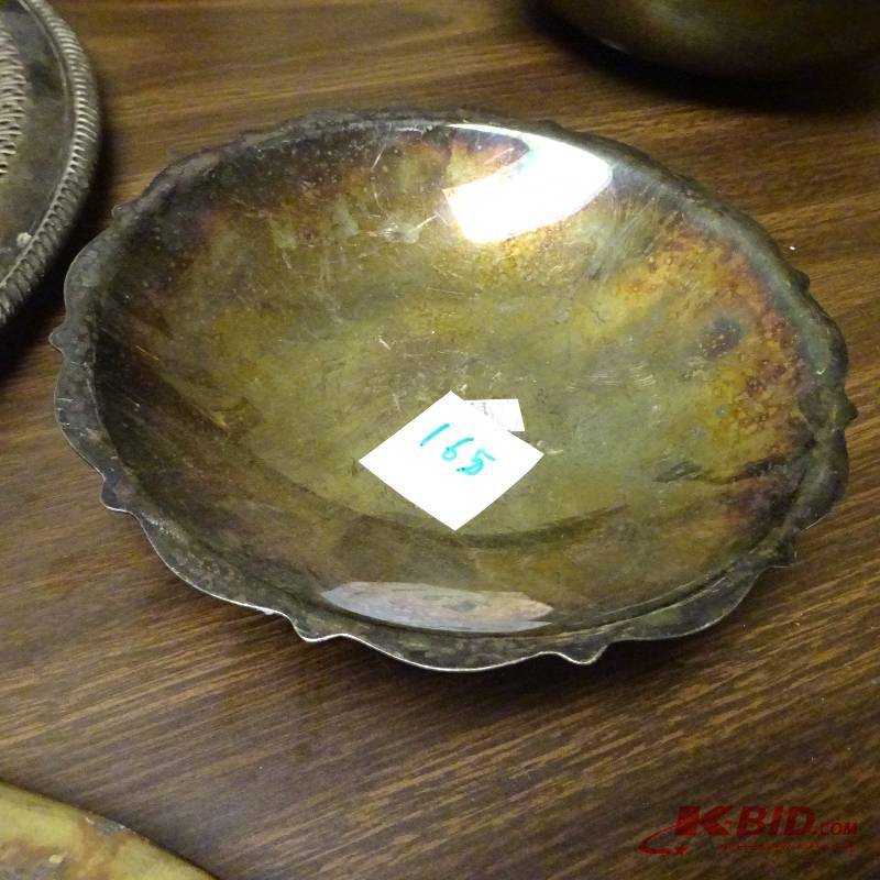 lot 165 image: Dish