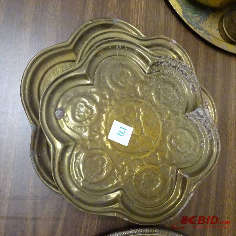 lot 172 image: Brass Tray