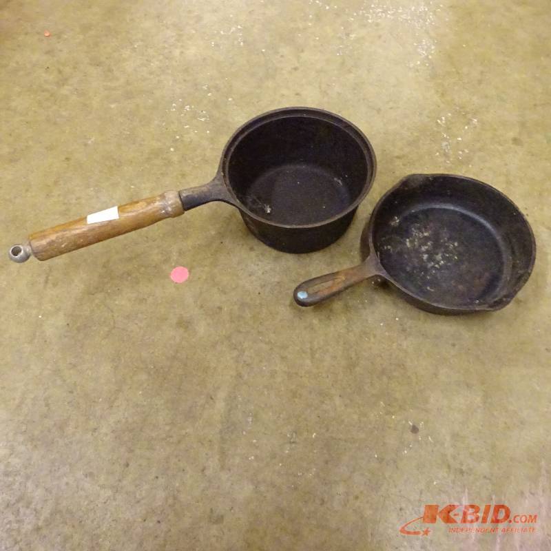 lot 182 image: Iron Skillet