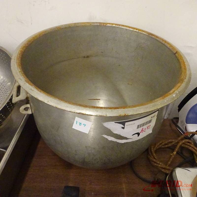 lot 189 image: Mixing Bowl