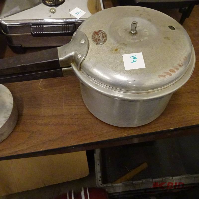lot 194 image: Pressure Cooker