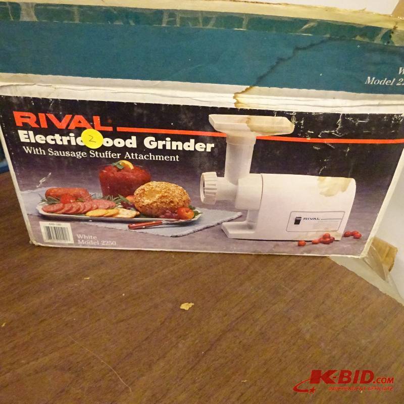 lot 199 image: Food Grinder
