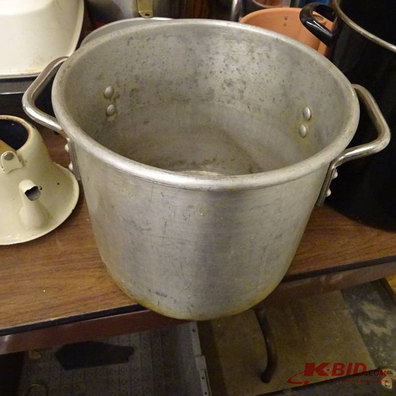 lot 202 image: Stock Pot