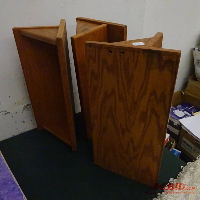 lot 210 image: Wall Shelf