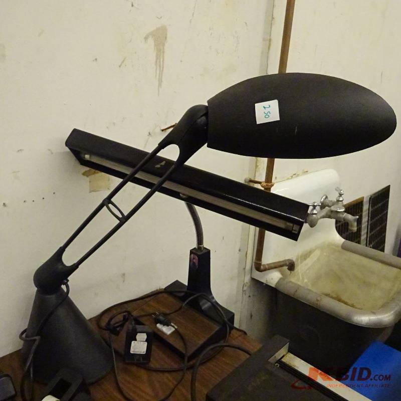 lot 250 image: Desk Lamp
