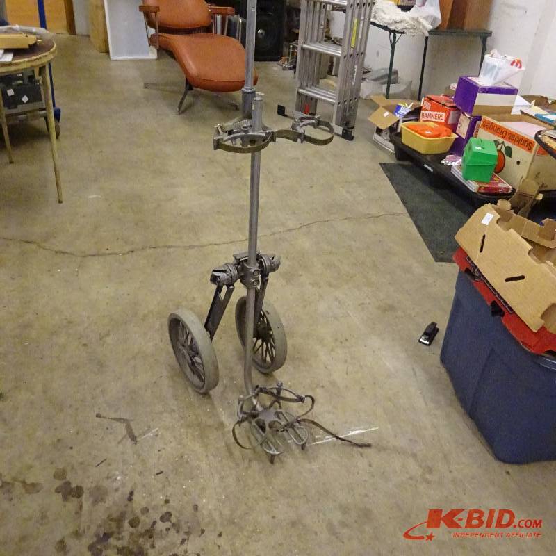 lot 251 image: Golf Bag Cart