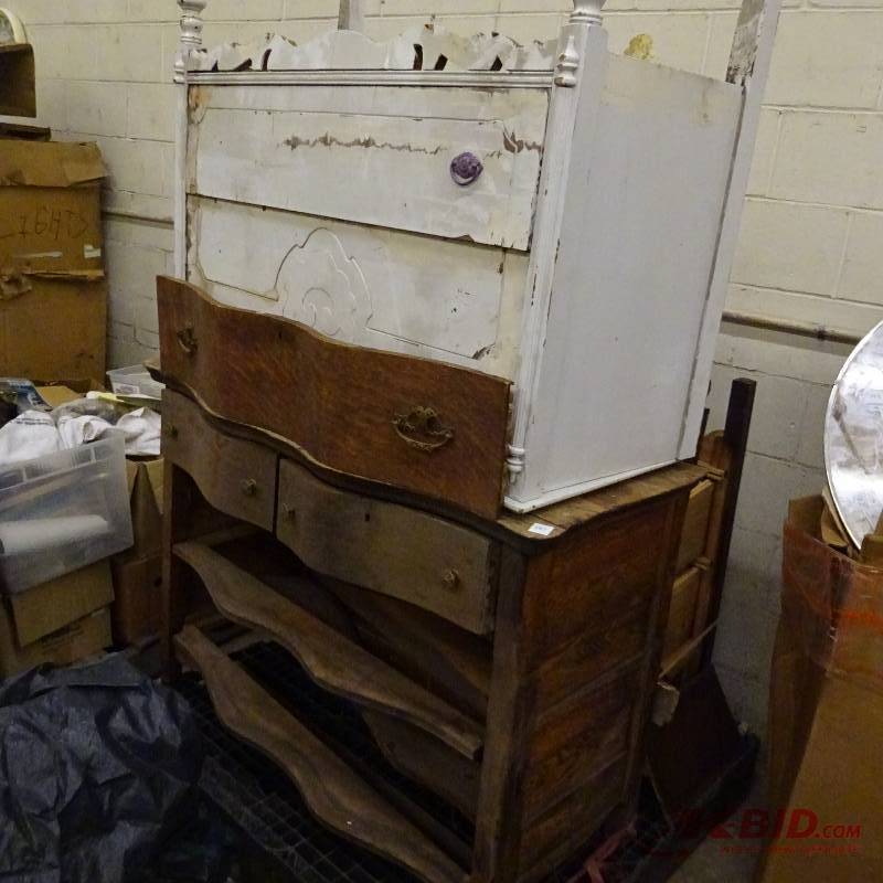lot 287 image: Dressers