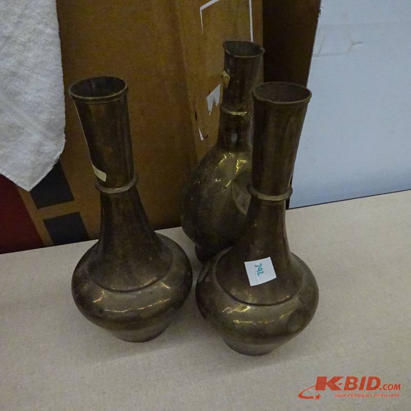 lot 292 image: Vases