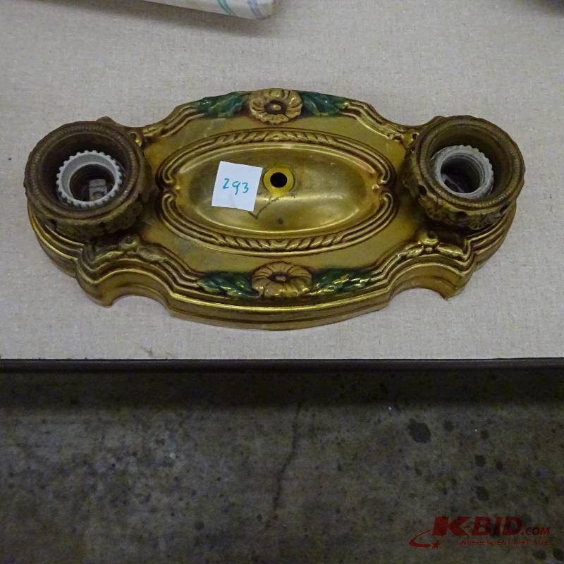 lot 293 image: Light Fixture