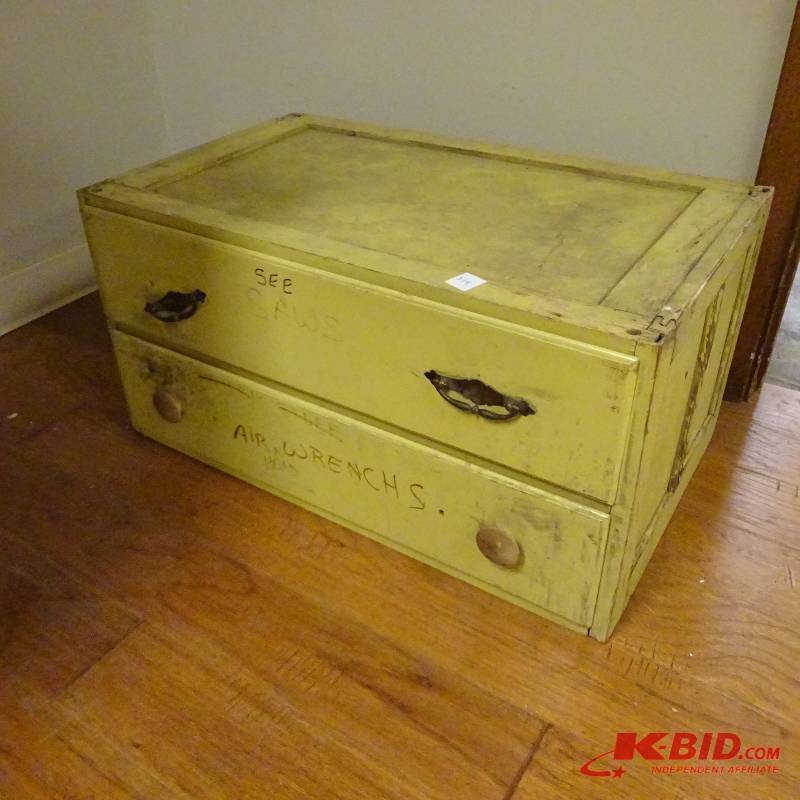 lot 314 image: Chest