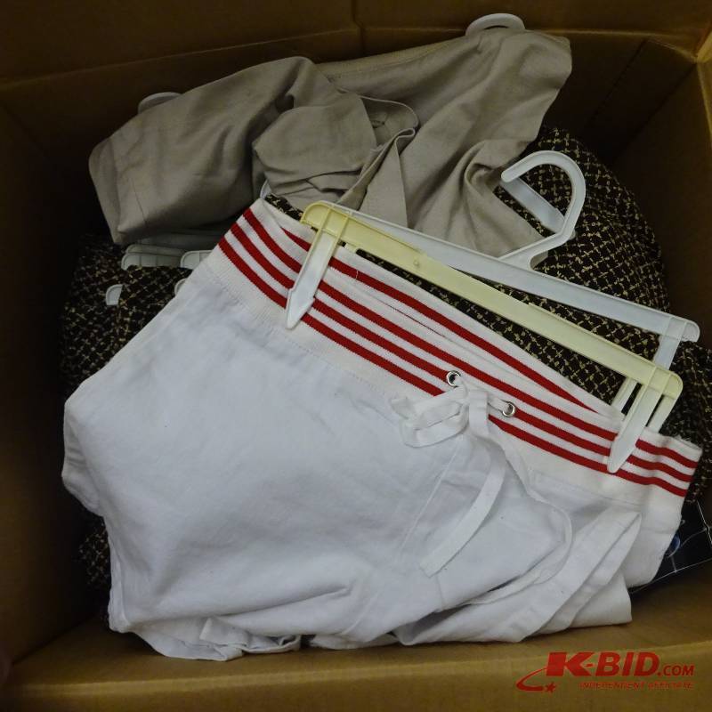 lot 332 image: Shorts