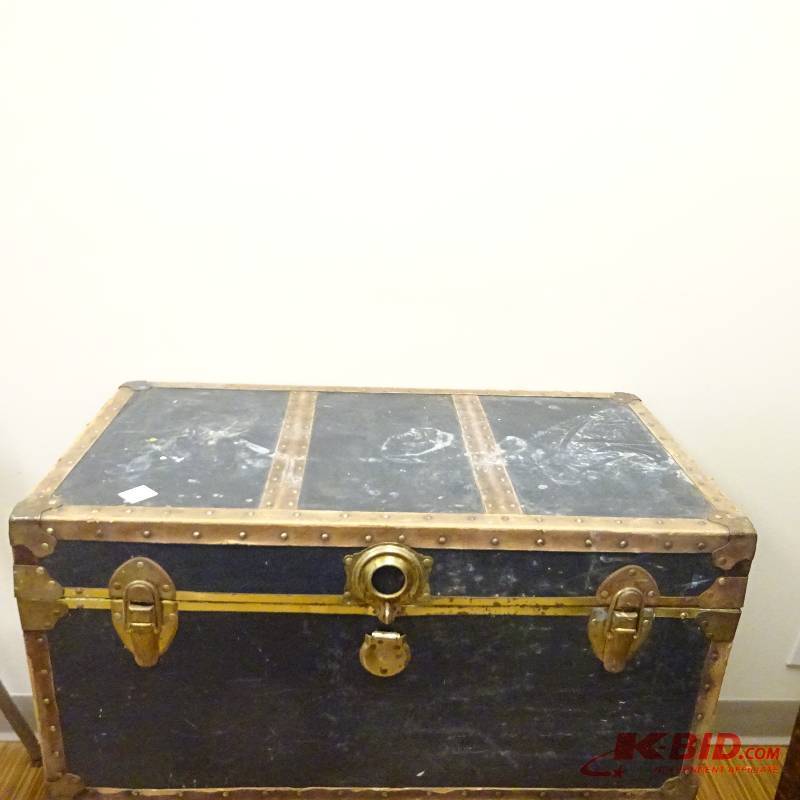 lot 354 image: Vintage Trunk