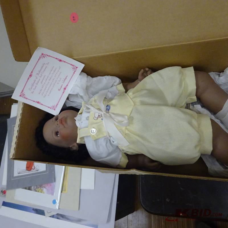 lot 366 image: Collectors Doll