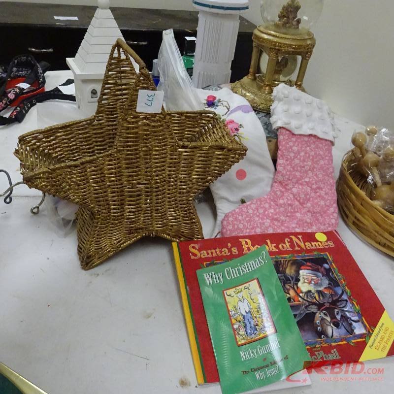 lot 377 image: Christmas Decor