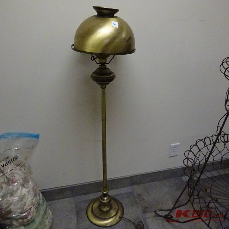 lot 382 image: Floor Lamp