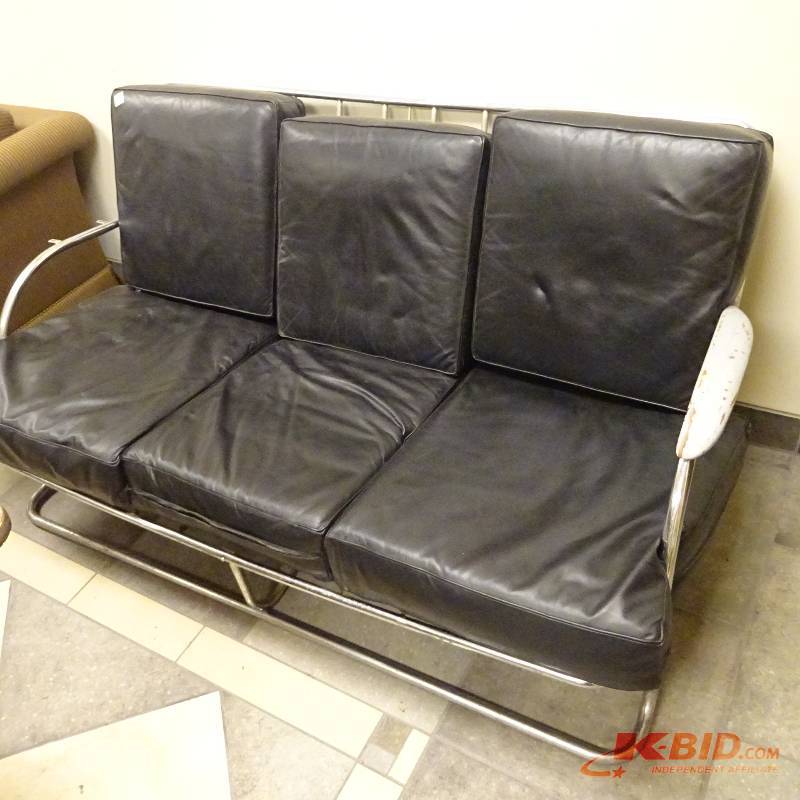 lot 386 image: Sofa