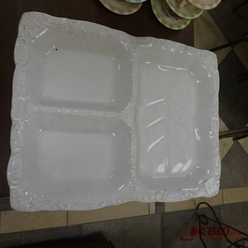 lot 387 image: Hourderve Tray