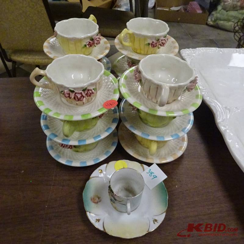 lot 389 image: Tea Cups