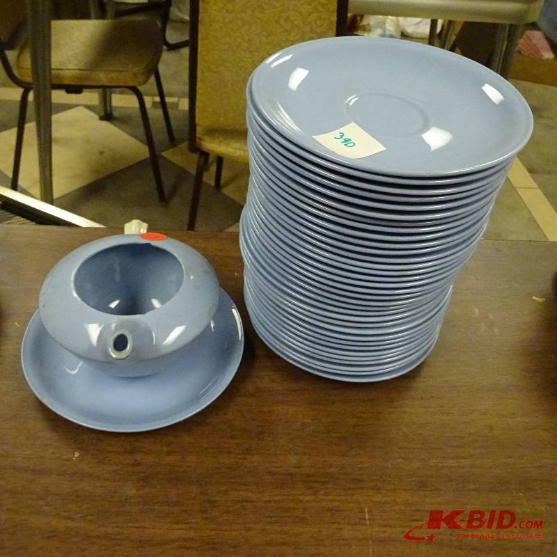 lot 390 image: Blue Plates