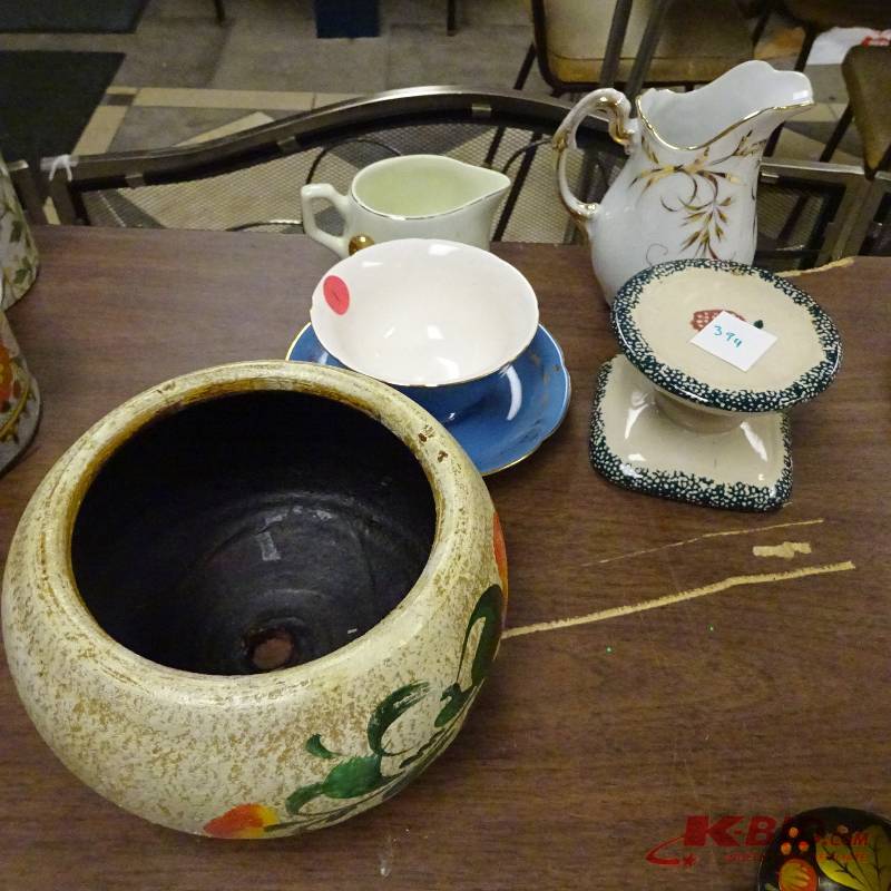 lot 394 image: Glassware