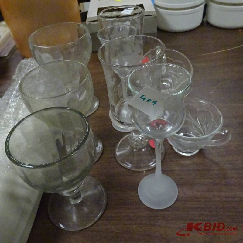 lot 409 image: Glasses