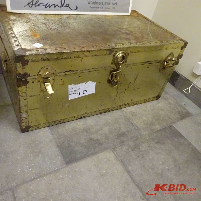 lot 429 image: Foot locker