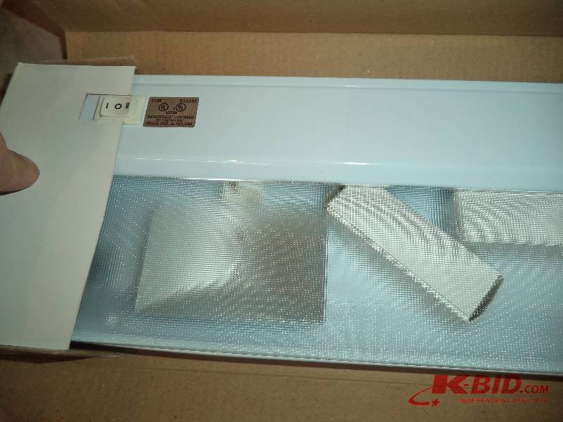 lot 2 image: 32 and 16 Undercabnet lights