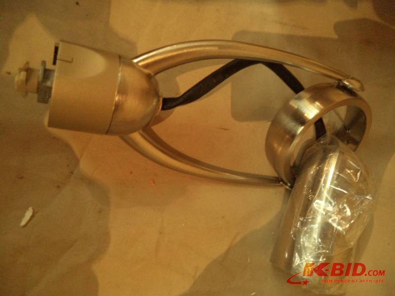 lot 84 image: Progress Lighting.  Track Lighting.