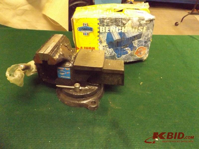 lot 20 image: 4 Bench Vise