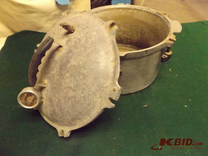 lot 22 image: Pressure Cooker