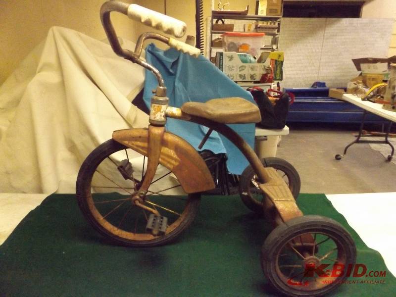 lot 29 image: Old Kids Trike
