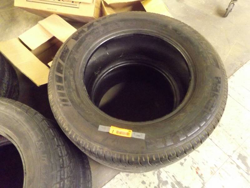 lot 40 image: 2 Michelin MXV4 Tires