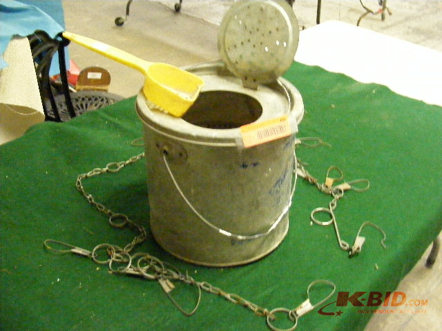 lot 60 image: Fishing Bait Bucket