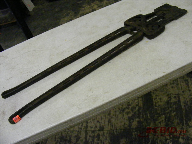 lot 67 image: Horn Cutter