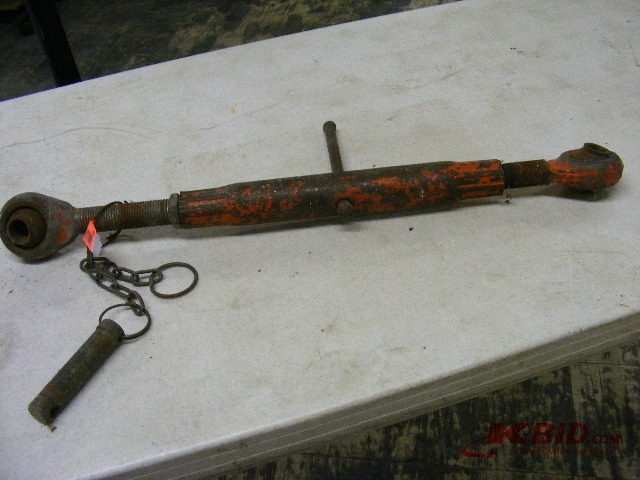 lot 68 image: 3 Point Hitch Bar Center