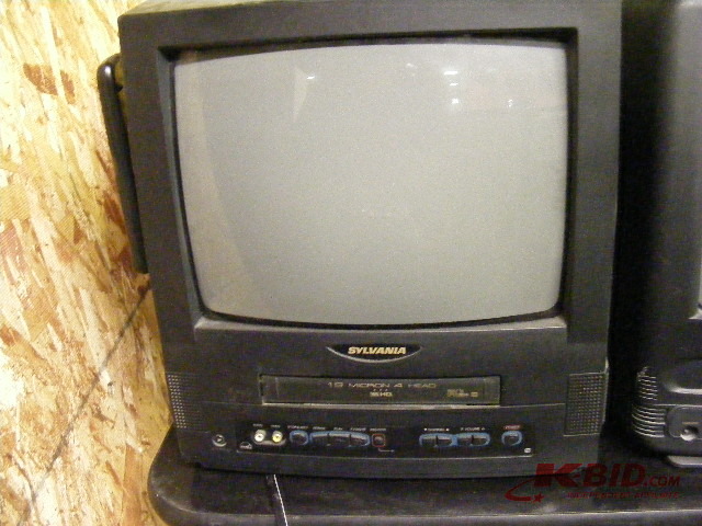 lot 73 image: Sylvania TV VCR Combo