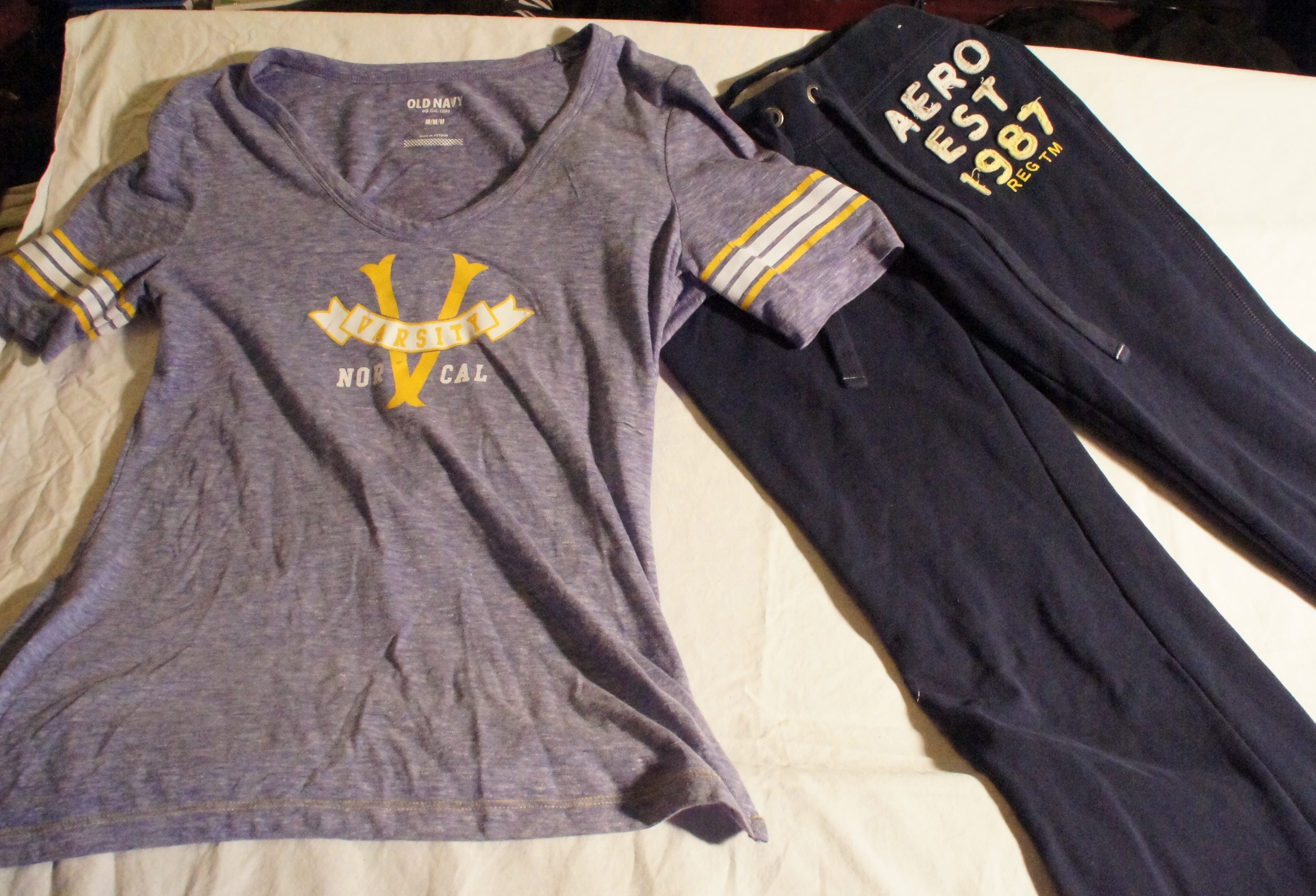 Teen - Aeropostale Sweatpants XS & Old Navy Purple Shirt - Med