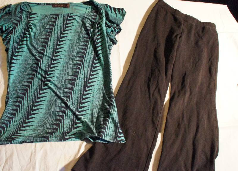 Teen - Old Navy Black Pants - Size Med & Limited Green Shirt - Size xs