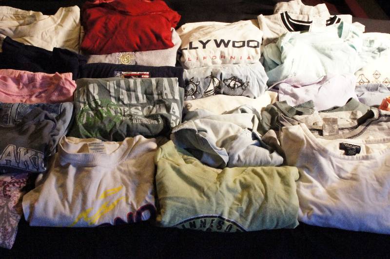 25  Pieces - Lot of Clothes