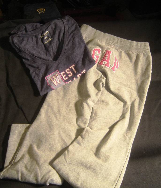Teen - Gap Sweatpants - Size 1416 & Old Navy T-Shirt