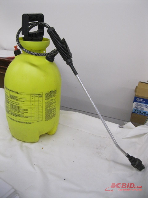 Plastic sprayer