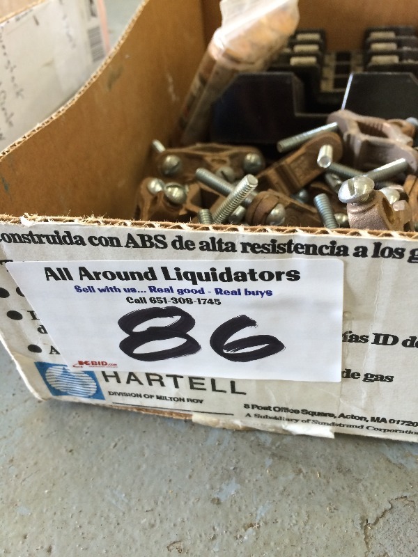 lot 86 image: Assorted grounding clamps and fuse blocks
