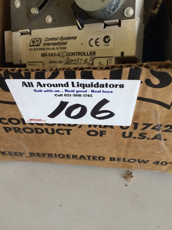 lot 106 image: VAV Controllers - lot of 4