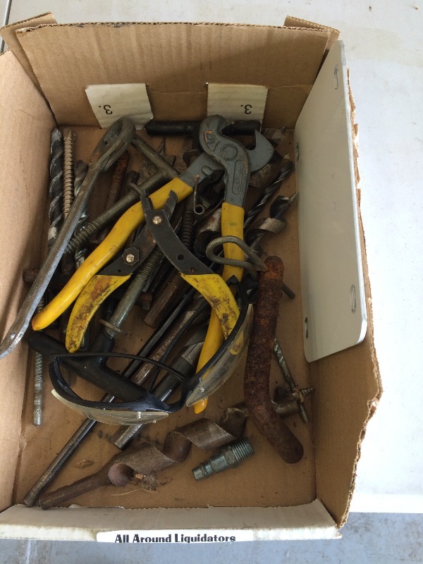 lot 107 image: Misc lot of tools, drill bits, tile snipper