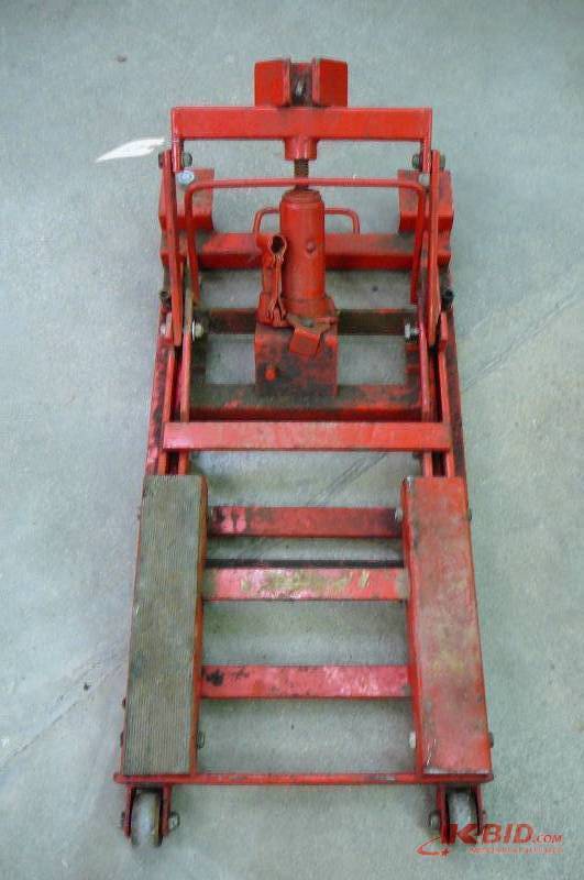 lot 3 image: ATV Lift on Casters