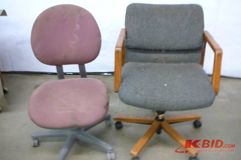 lot 8 image: Office Chairs